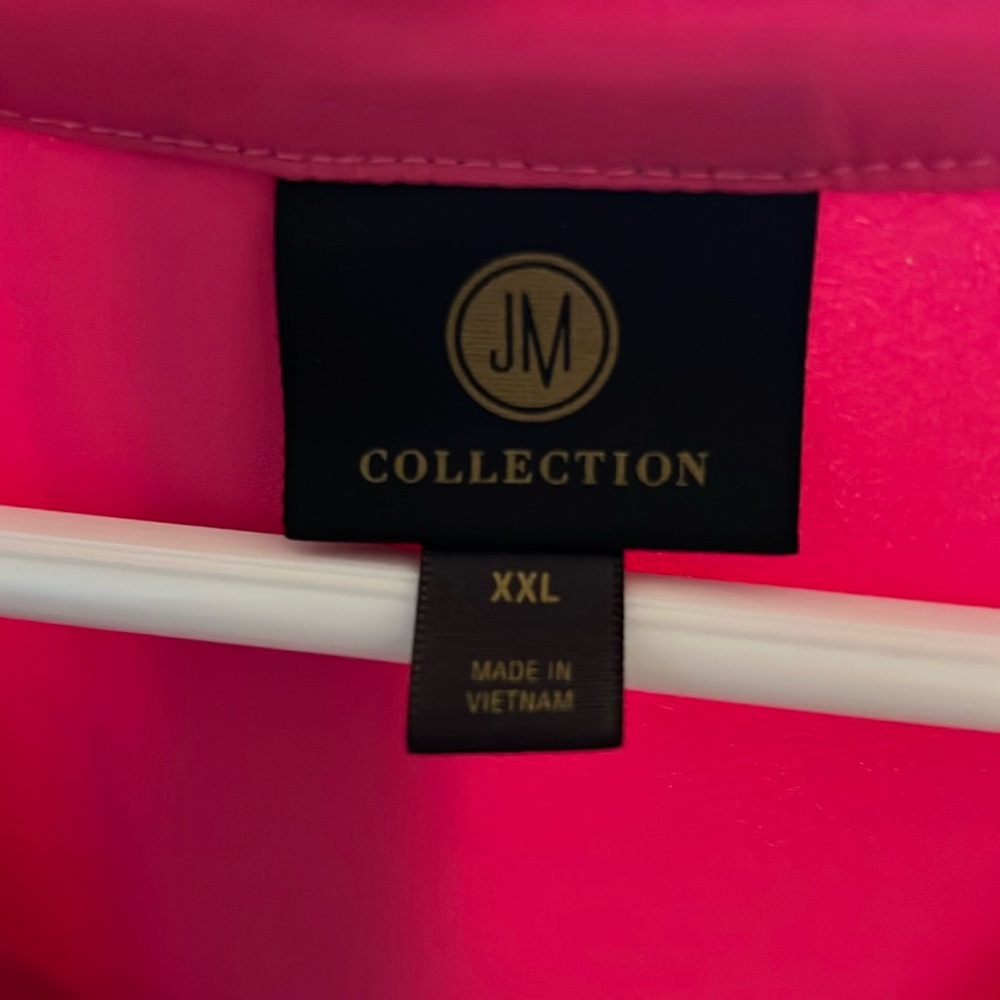 Blouse XXL/16W, fushia. Sleeve rolls to 3/4 length. Great with slacks or jeans!